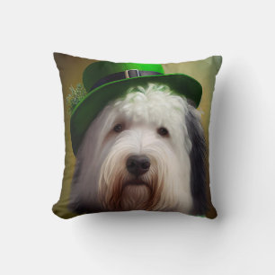 Oud-Engelse schaapshond in St. Patrick's Day-jurk  Kussen
