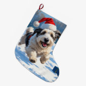 Oud-Engelse Schaapshond Rent in Sneeuw Kerstmuts Grote Kerstsok (Voorkant (Hangend))