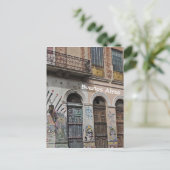 Oud gebouw met Balconies Graffiti & Deuren Briefkaart (Staand voorkant)