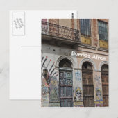 Oud gebouw met Balconies Graffiti & Deuren Briefkaart (Voorkant / Achterkant)