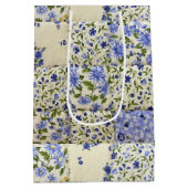 Oud-gefaseerd blauw Floral Quilt Pattern Medium Cadeauzakje (Achterkant)