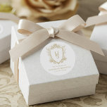 Oud geld  Crest Wedding Ronde Sticker<br><div class="desc">Maak een statement met uw aanstaande trouwdag met behulp van onze Old Money Crest Stickers. Ideaal voor koppels die sophisticatie en tijdloze stijl waarderen, deze luxe stickers zijn voorzien van een prachtig kam, die charme en elegantie uit de oude wereld oproept. Met ingewikkelde bloemen en typografie vertegenwoordigen ze een verfijnde...</div>