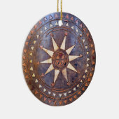 oud grieks symbool van hout etnisch zonnetodig mot keramisch ornament (Rechts)