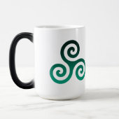 Oud groen triskele wit magische mok (Links)