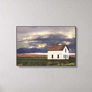 Oud huis bij de Great Sand Dunes in Colorado 12x8 Canvas Afdruk