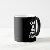 Oud is de nieuwe zwarte humor mok voor het veroude (Voorkant rechts)