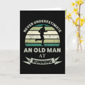 Oud Man bij het runnen van grappige pap Gift Kaart (Gele Bloem)