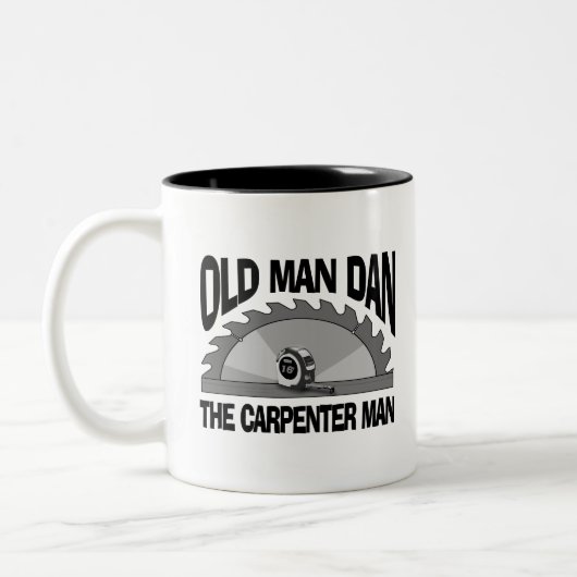 Oud Man Dan Carpenter Man Lumber Builder Funny Tweekleurige Koffiemok (Links)