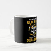 Oud man houdt van scuba-duiken koffiemok (Voorkant links)