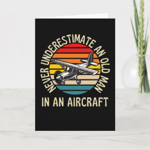 Oud Man in een Vliegtuig Funny Pilot Kaart