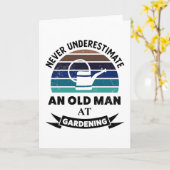 Oud Man in Gardening Funny Gardener Gift Dads Kaart (Gele Bloem)