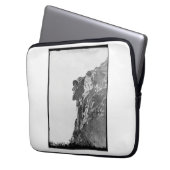 Oud Man in het Mountain Computer Hoesje Laptop Sleeve (Voorkant Links)