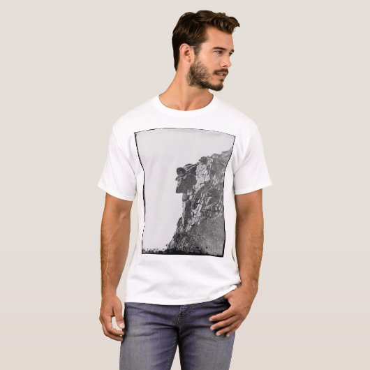 Oud Man in het Mountain T-shirt (Voorkant volledig)