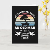 Oud Man met Bonsai Tree Funny Gift Dad Kaart (Gele Bloem)