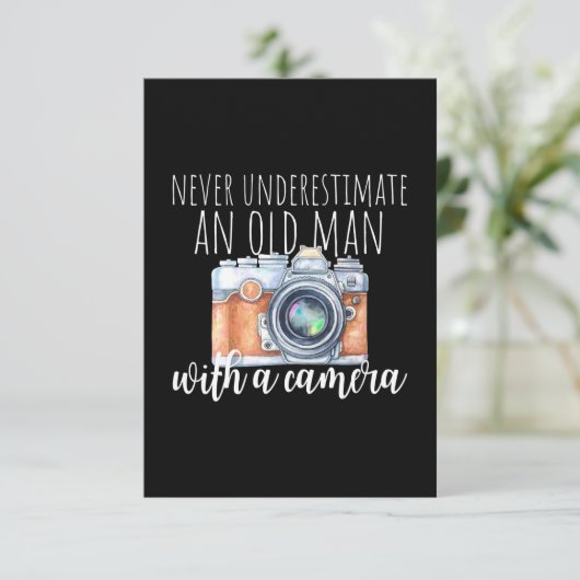 Oud Man met camera RSVP Kaartje (Staand voorkant)