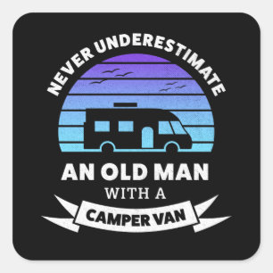 Oud man met een Camper-busje - Funny Gift Vierkante Sticker