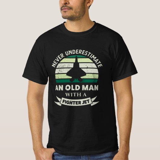 Oud Man met een Fighter Jet Funny Airplane Gifts T-shirt (Voorkant)