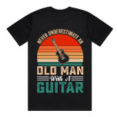 OUD MAN MET EEN GITAAR | Aangepaste gitaarkeuzes | T-shirt