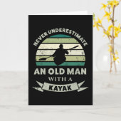 Oud Man met een Kayak Funny Dad Gift Kaart (Gele Bloem)