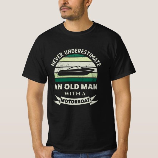 Oud Man met een motorboot Funny Boating Gifts Dad T-shirt (Voorkant)