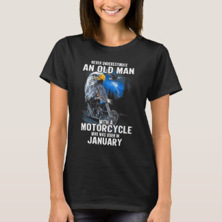 Oud Man met een motorfiets die in januari is gebor T-shirt