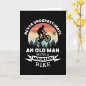 Oud Man met een mountainbike - MTB Gift Kaart (Gele Bloem)