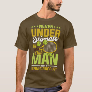 Oud Man met een Tennis Racquet baan sportcadeau T-shirt