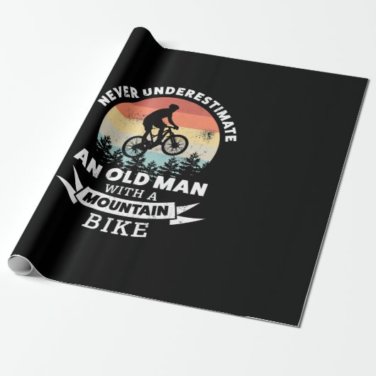 oud man met mtb cadeaupapier (Uitgerold)