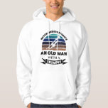Oud Man met Trumpet Funny Gift Dad Hoodie<br><div class="desc">Onderschat nooit een oud Man met een Trumpet. Grappig geschenk ideaal voor mannen die van marchingband houden,  muziek,  jazz en instrumenten. Koop het als kerstcadeautjes,  verjaardagen of vaderdag voor je man of vader.</div>