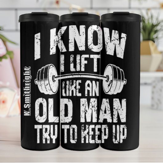 Oud Man probeert bij te blijven Thermosbeker