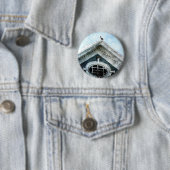 Oud raam en duif ronde button 5,7 cm (In situ)