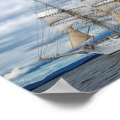 Oud schip op het schilderij met hoge zeeen poster (Hoek)