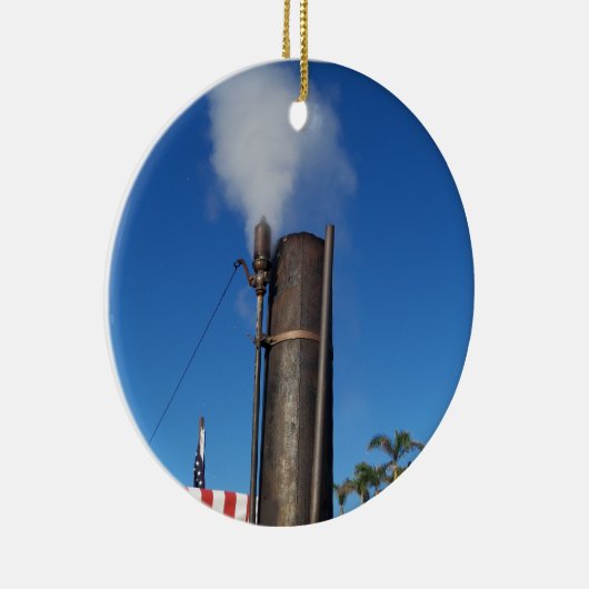 oud stoomfluitje met een witte pluim stoom keramisch ornament (Rechts)