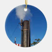 oud stoomfluitje met een witte pluim stoom keramisch ornament (Voorkant)