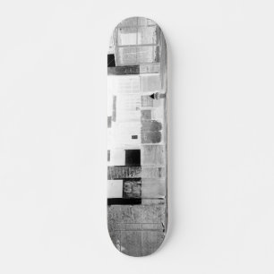 Oud verlaten gebouw negatief persoonlijk skateboard