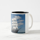 Oud zeilschip tweekleurige koffiemok (Voorkant rechts)