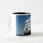 Oud zeilschip tweekleurige koffiemok (Voorkant links)