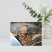 Oude 6-cilindermotor in een Kaiser Frazer Briefkaart (Staand voorkant)