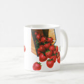 Oude aardbeien in mand, voedsel fruit bessen koffiemok (Voorkant rechts)