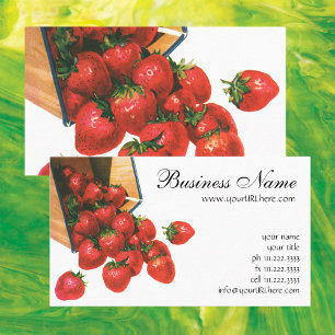Oude aardbeien in mand, voedsel fruit bessen visitekaartje