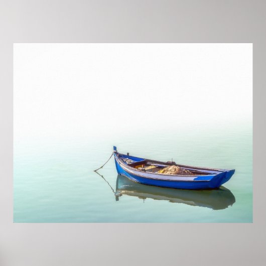 Oude Aiola boot. Kleine roeiboot in Baai van Seixa Poster (Voorkant)