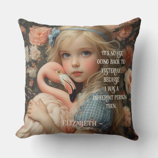 Oude Alice in Wonderland met Roze Flamingo Kussen (Voorkant)
