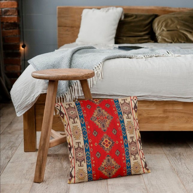 Oude antieke Turkse lichtgouden rode kilim vloerkl Kussen (Creator heeft geüpload)