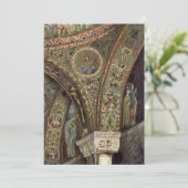 Oude architectuur, decoratieve boog in een kerk (Staand voorkant)