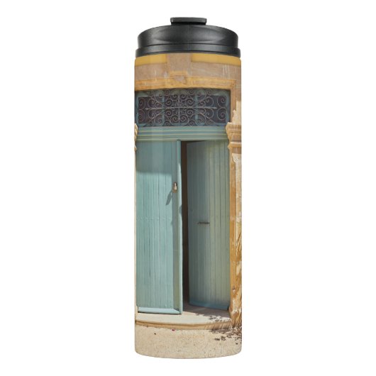 Oude authentieke groene deuren in Nicosia Cyprus Thermosbeker (Voorkant)
