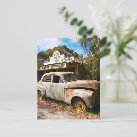 Oude auto en garage, ansichtkaart briefkaart (Staand voorkant)