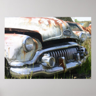 Oude auto in een Junkyard Poster