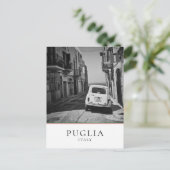 Oude auto in een straat in Italië in zwart-wit Briefkaart (Staand voorkant)
