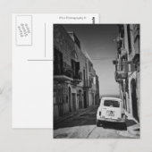 Oude auto in een straat in Italië in zwart-wit Briefkaart (Voorkant / Achterkant)