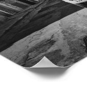 Oude auto in een straat in Italië met zee Poster (Hoek)